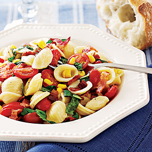 Tomato, Apple And Broccoli Salad